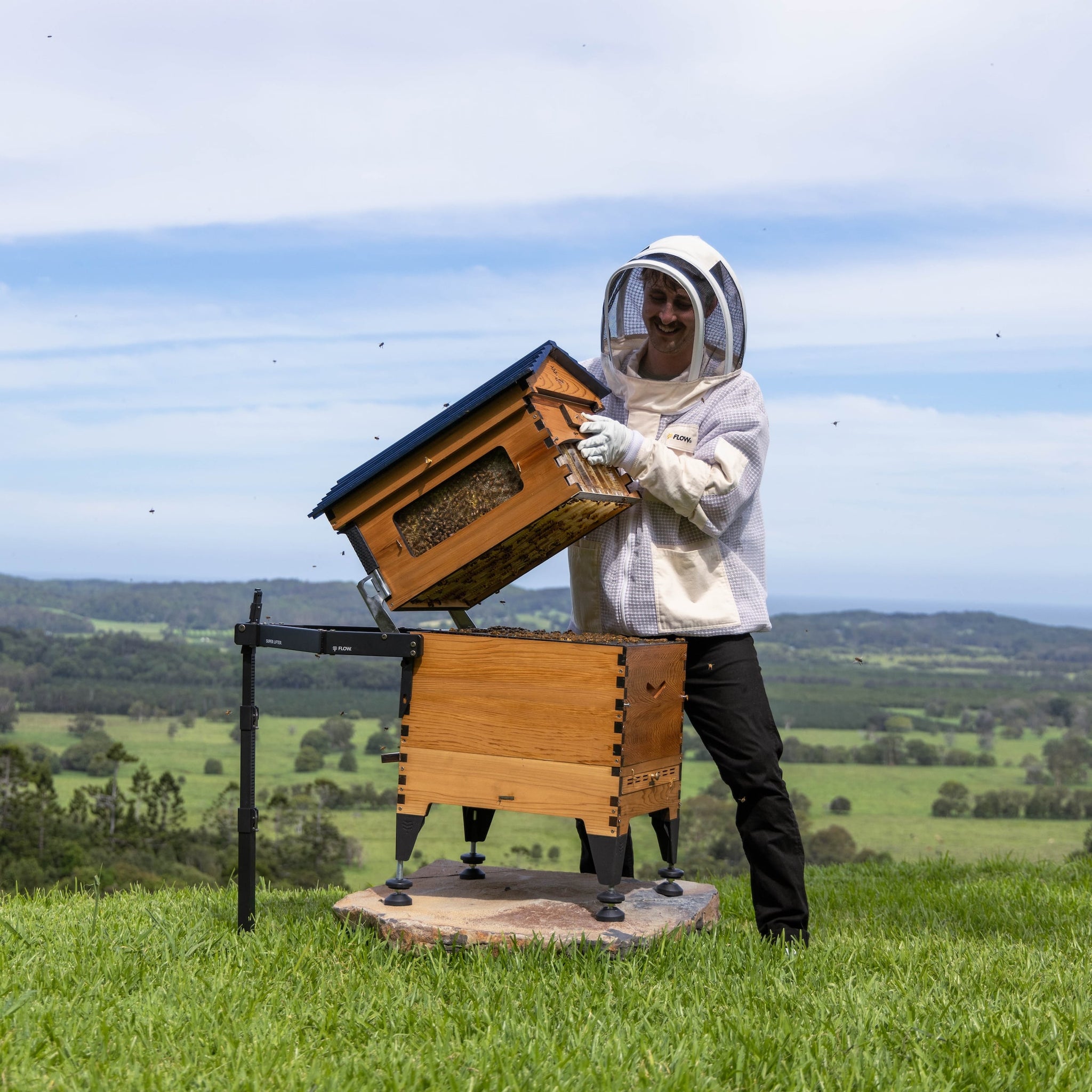 Flow Super Lifter | Open Your Hive Without the Heavy Lifting - Flow Hive UK
